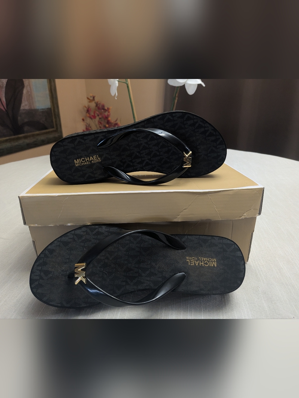 Women's Micheal Kors Bedford Glam Flip Flops Size 6M